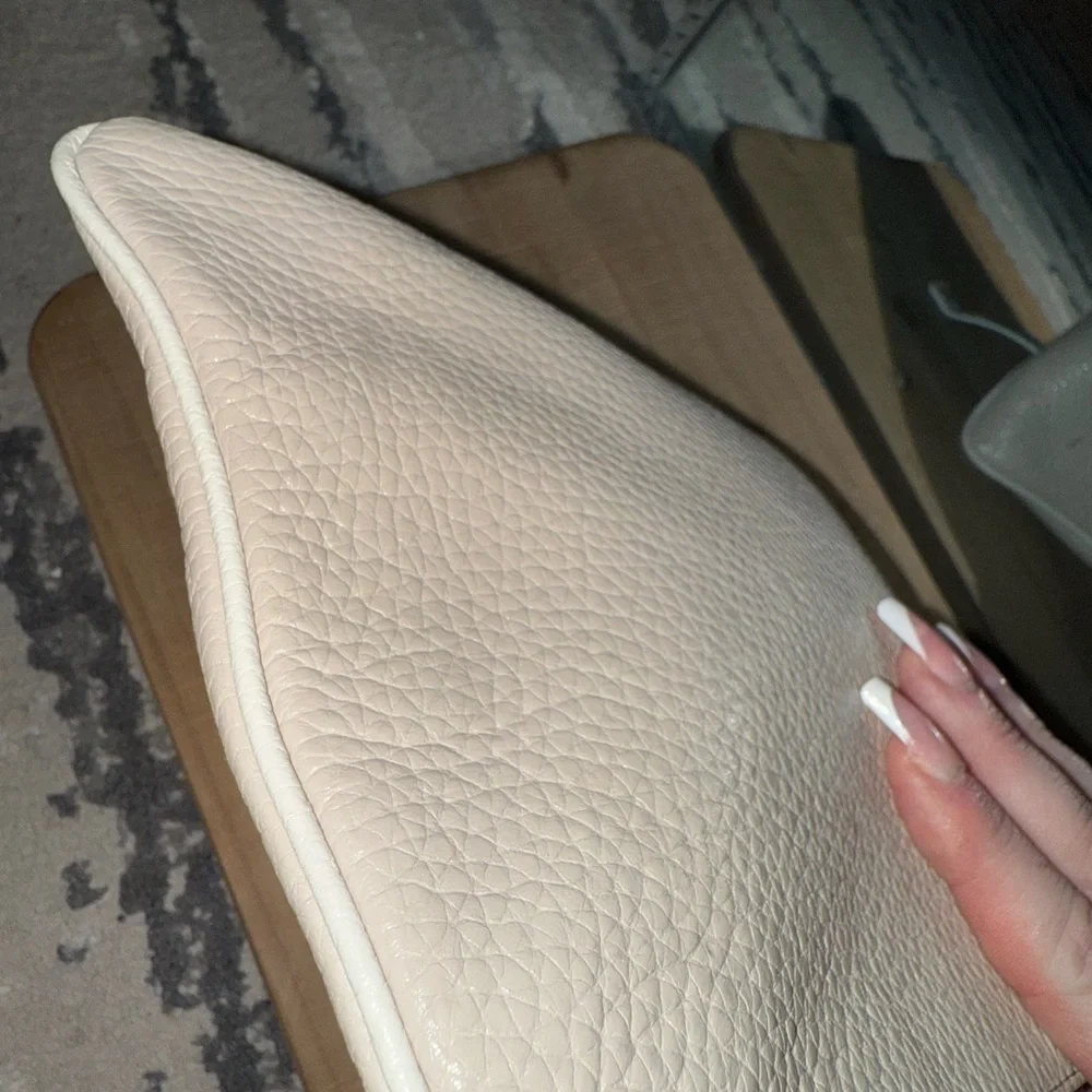 Kate Spade New York
Chester Street Gia Clutch neutral colors bone beige - Picture 5 of 11